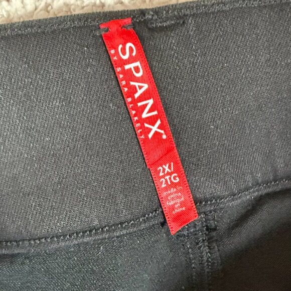 Spanx Womens Cropped Flare Jeans Black Wash Raw Hem Comfy Coastal Boho Sz 2X NWT - Picture 5 of 11